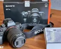 Sony Alpha A7 III Digitalkamera + (Kit mit 28-70 mm Zoomobjektiv